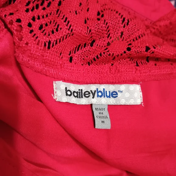 Elegant Red Sleeveless Dress - Picture 12 of 13